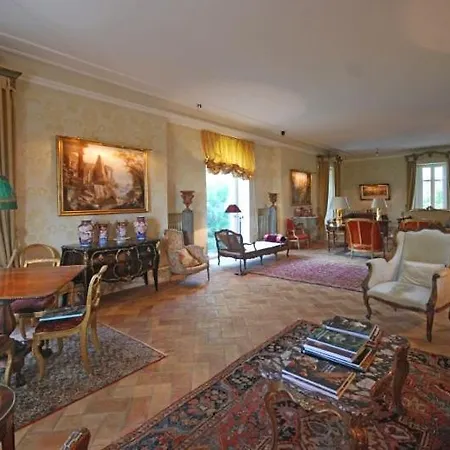 Sleeps 12 Air Con *