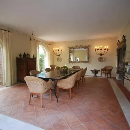 Sleeps 12 Air Con * Dunarobba